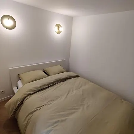 Familieappartement Met Tuin In 아파트 *